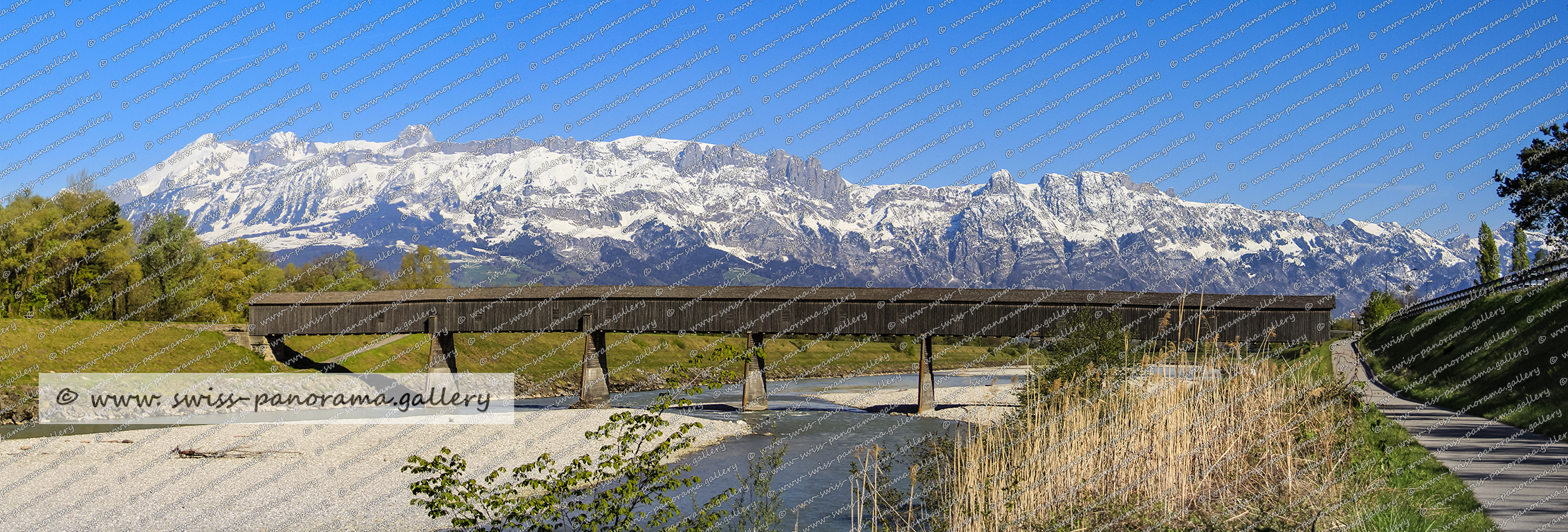 Alpstein Massiv Rheintal Alte Rheinbrücke bei Vaduz Schweizer Panorama Alpenpanorama