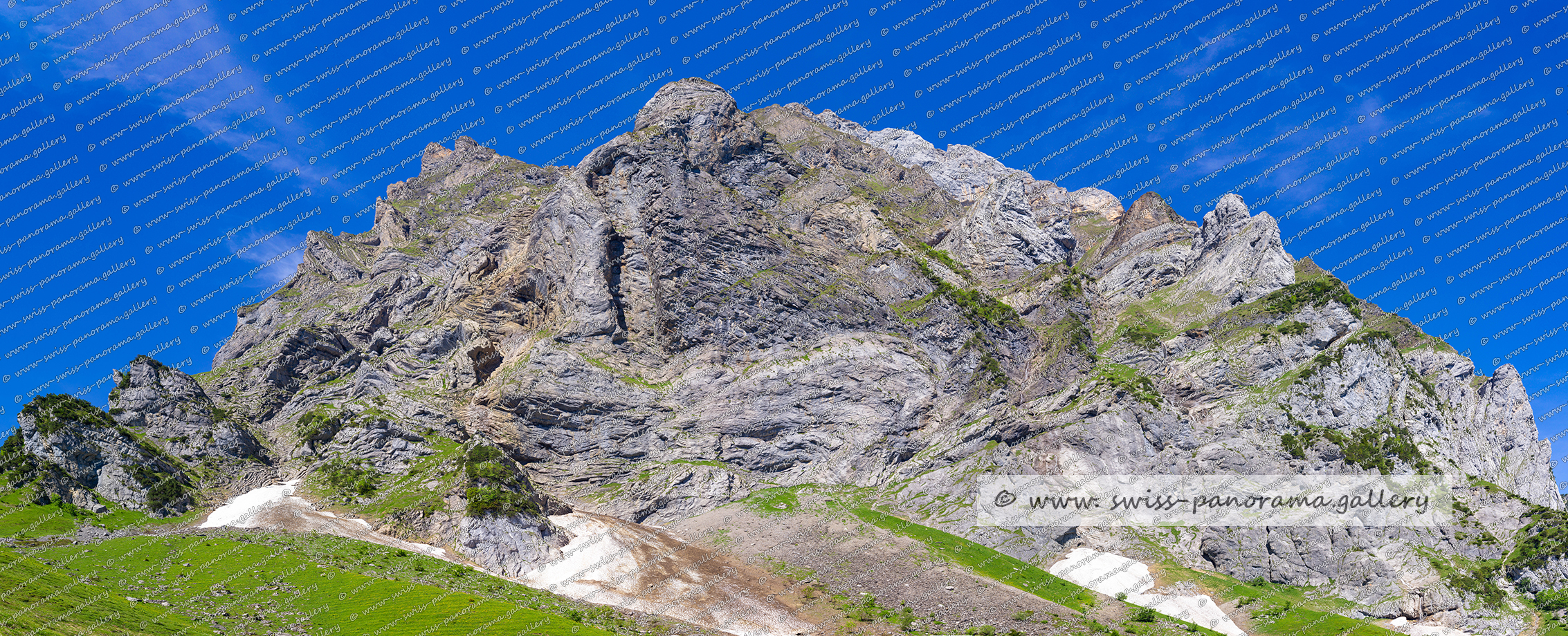 Alte Axenstrasse entlang des Urnersee im Kanton Uri Alpenpanorama