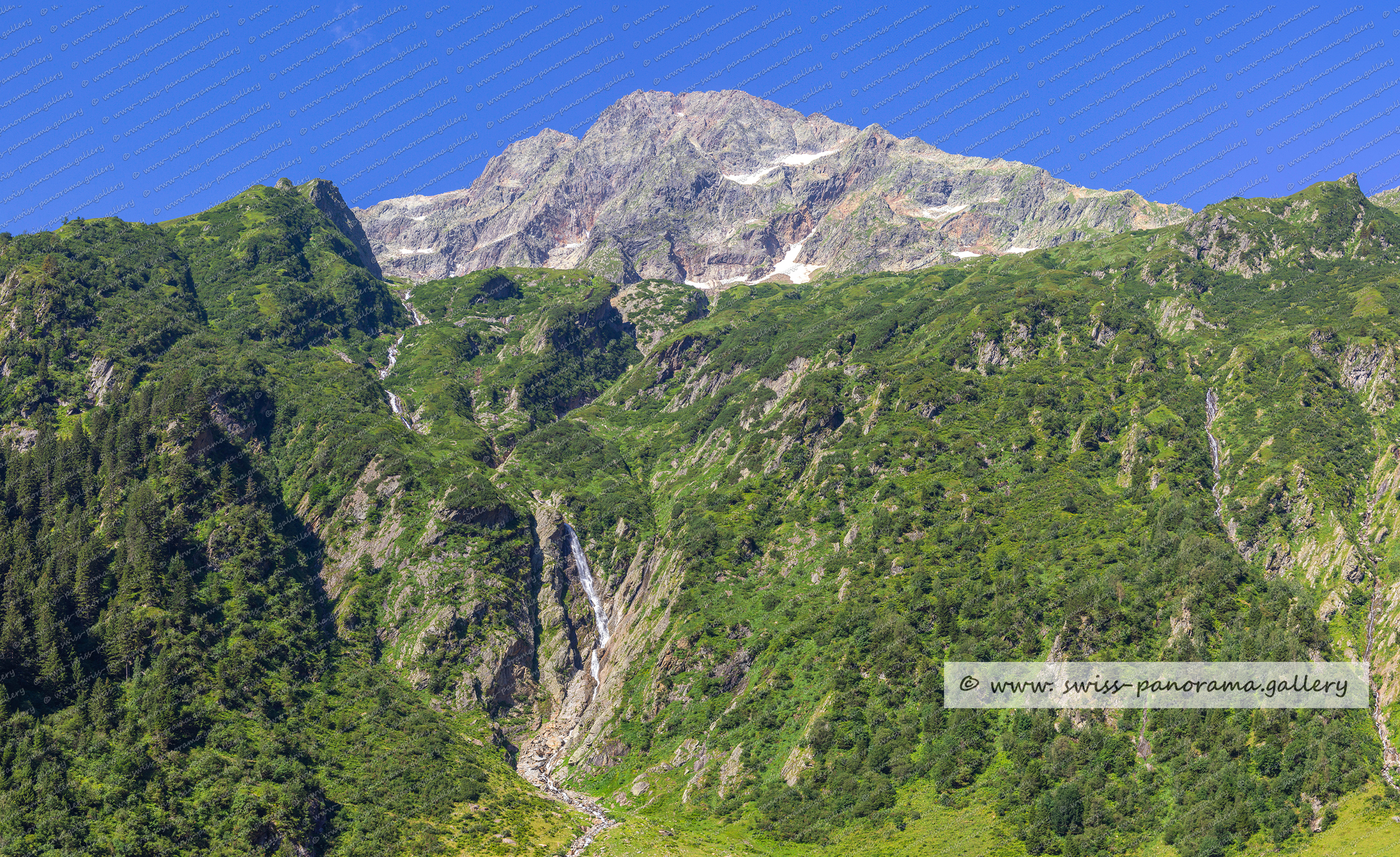 Beschriftete Alpenpanoraman, ETzlital mit Blick auf den Bristen, Urner Alpenpanorama. Swiss Alps