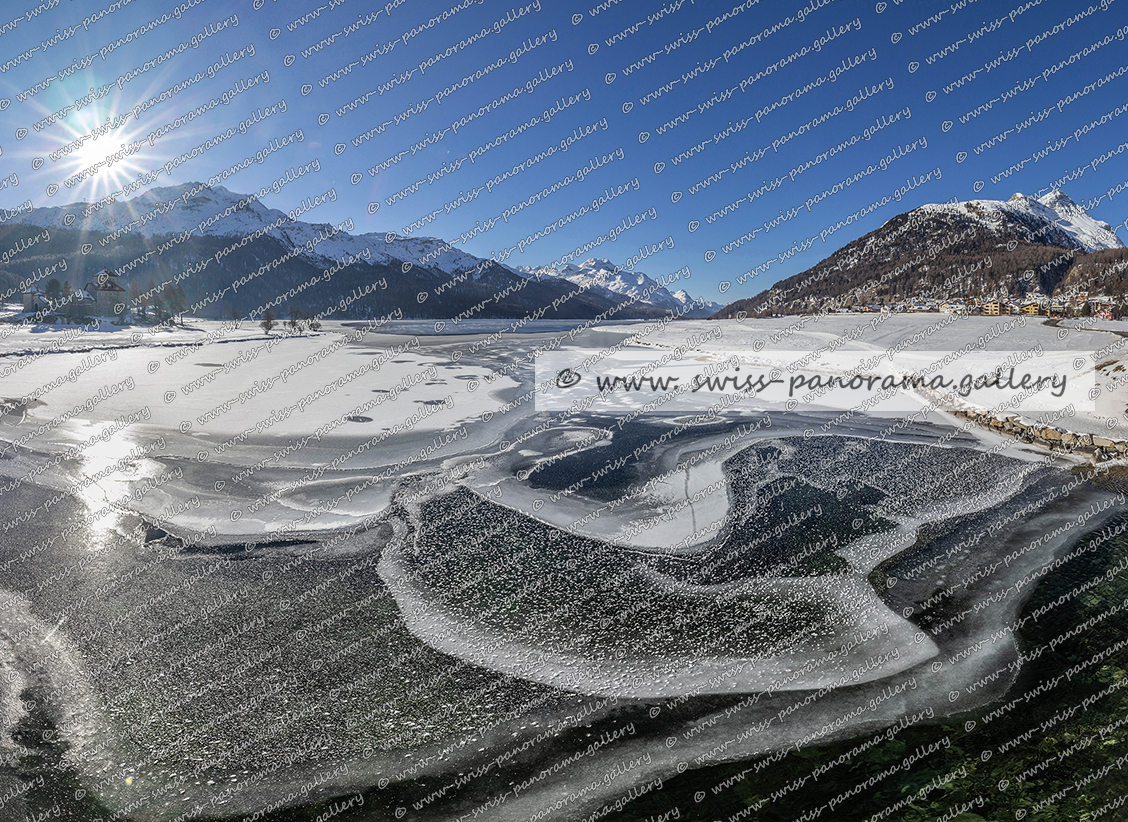 Silvaplanersee Wintersonne über Schloss Crap da Saas Silvaplana Schwarzeis Panorama Oberengadin Alpenpanorama Schweiz